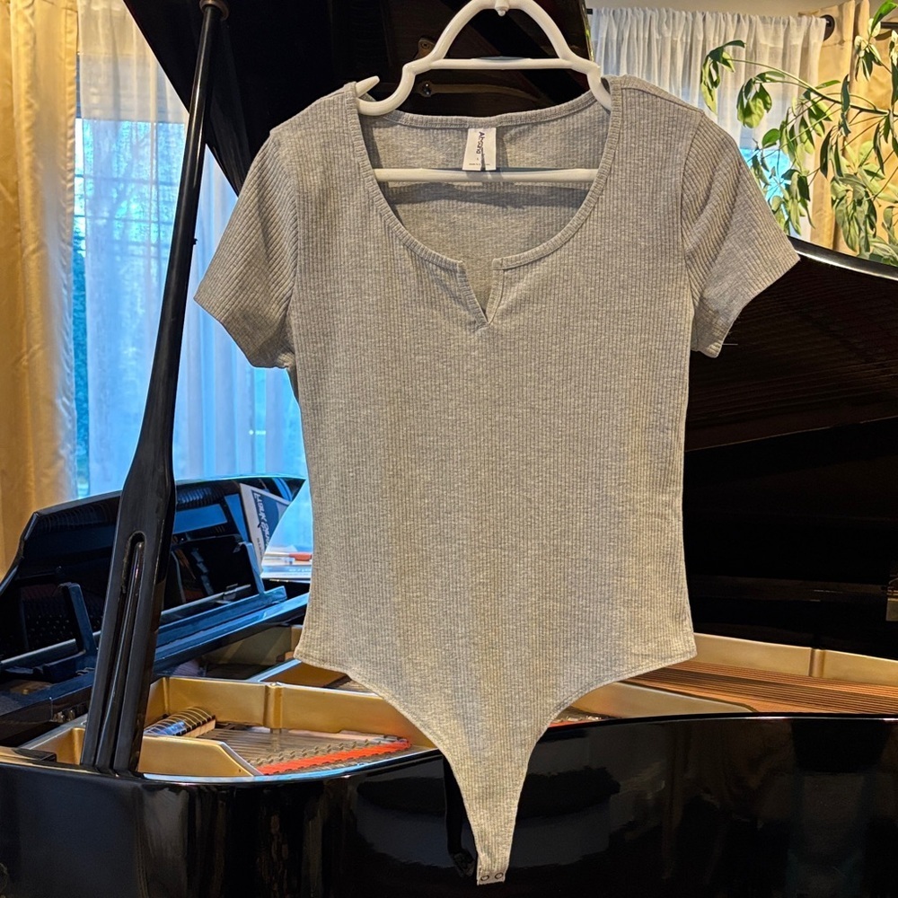 Abound Gray Short Sleeve Bodysuit size large